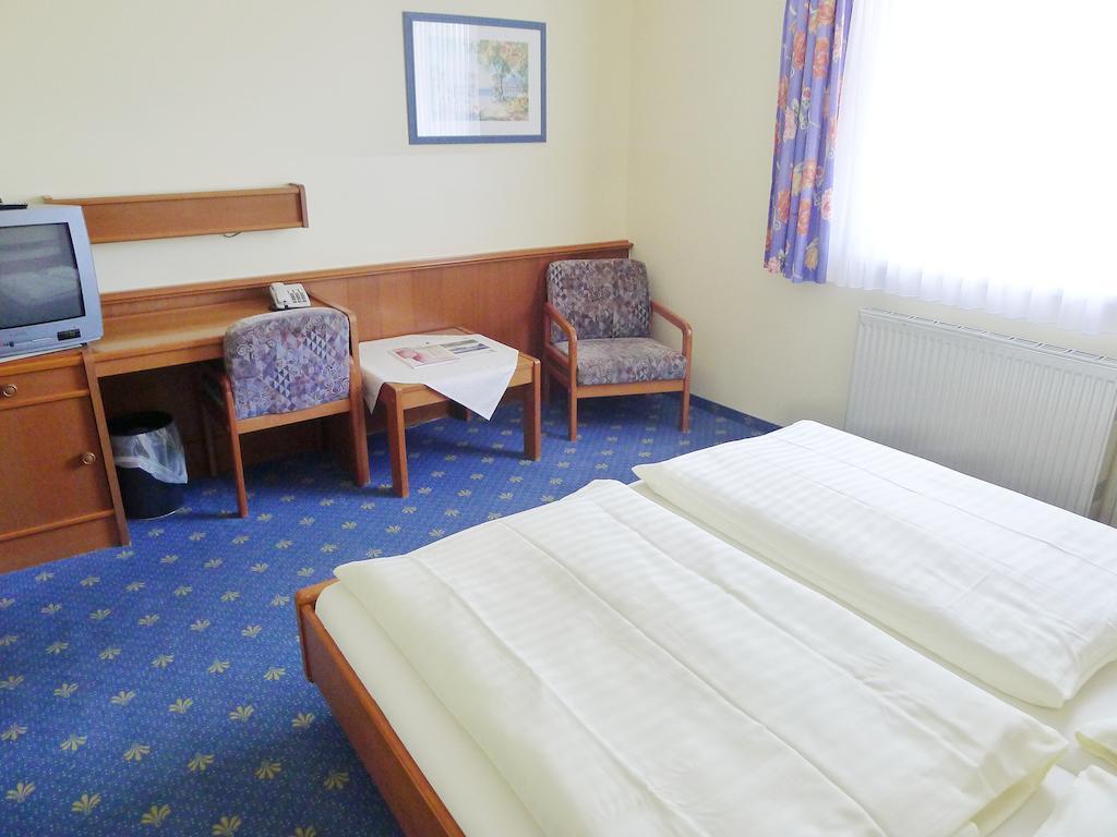 Hotel Restaurant Boeck "Roter Hahn" Ζανκτ Πέλτεν Δωμάτιο φωτογραφία