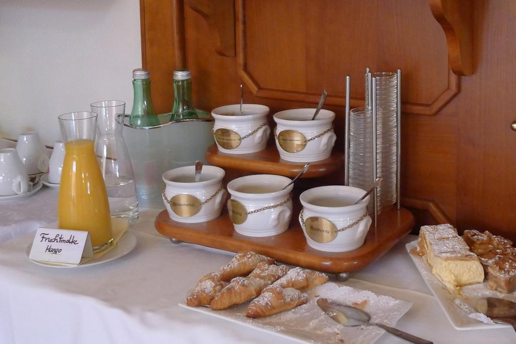 Hotel Restaurant Boeck "Roter Hahn" Ζανκτ Πέλτεν Εξωτερικό φωτογραφία