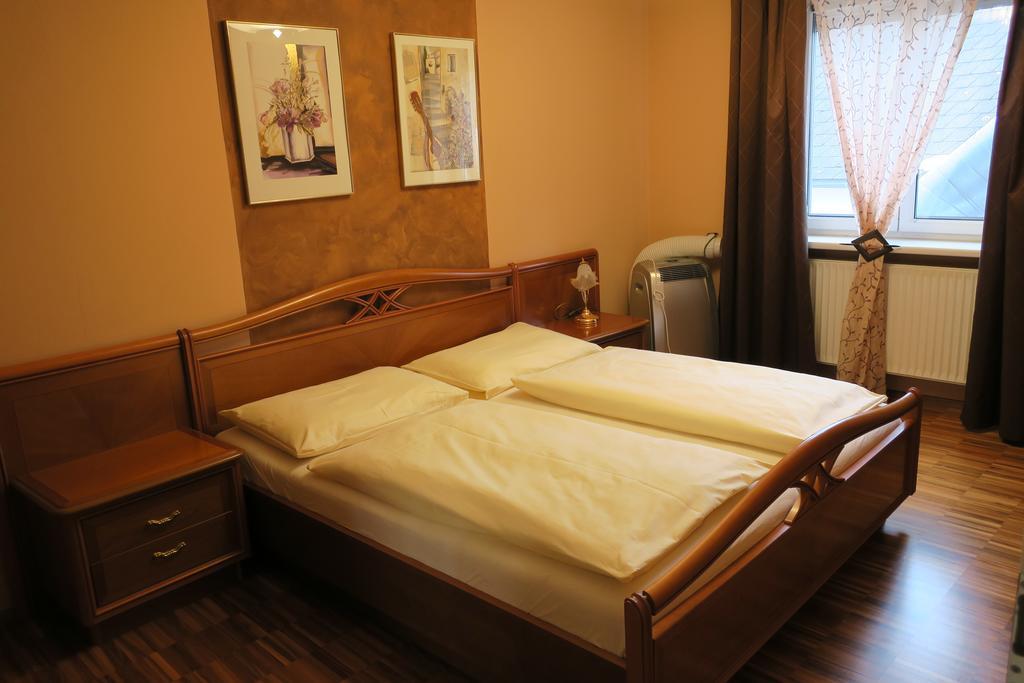 Hotel Restaurant Boeck "Roter Hahn" Ζανκτ Πέλτεν Εξωτερικό φωτογραφία