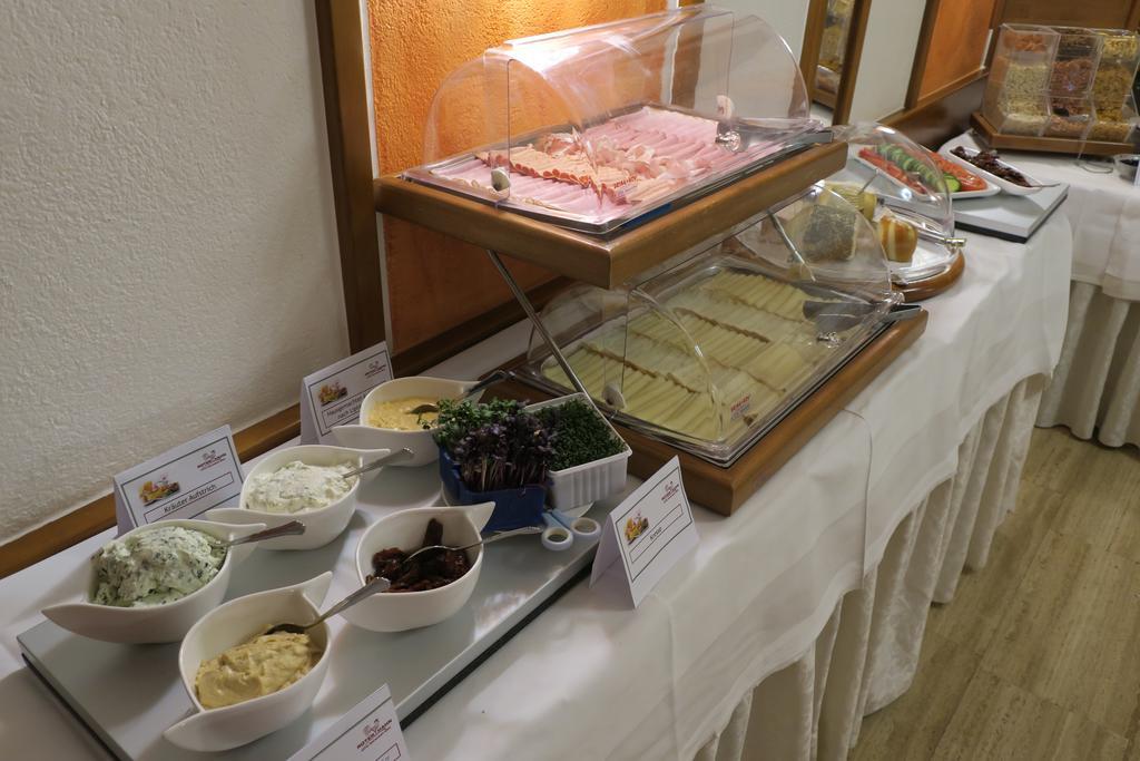 Hotel Restaurant Boeck "Roter Hahn" Ζανκτ Πέλτεν Εξωτερικό φωτογραφία