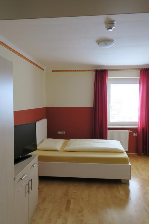 Hotel Restaurant Boeck "Roter Hahn" Ζανκτ Πέλτεν Εξωτερικό φωτογραφία