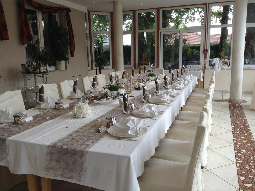 Hotel Restaurant Boeck "Roter Hahn" Ζανκτ Πέλτεν Εξωτερικό φωτογραφία