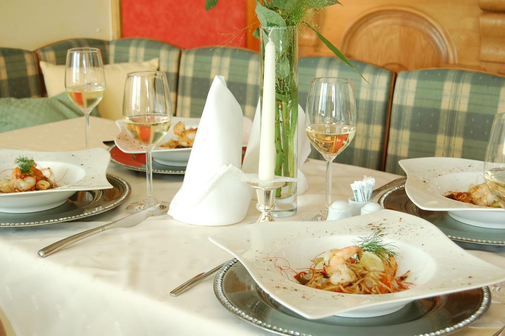 Hotel Restaurant Boeck "Roter Hahn" Ζανκτ Πέλτεν Εξωτερικό φωτογραφία