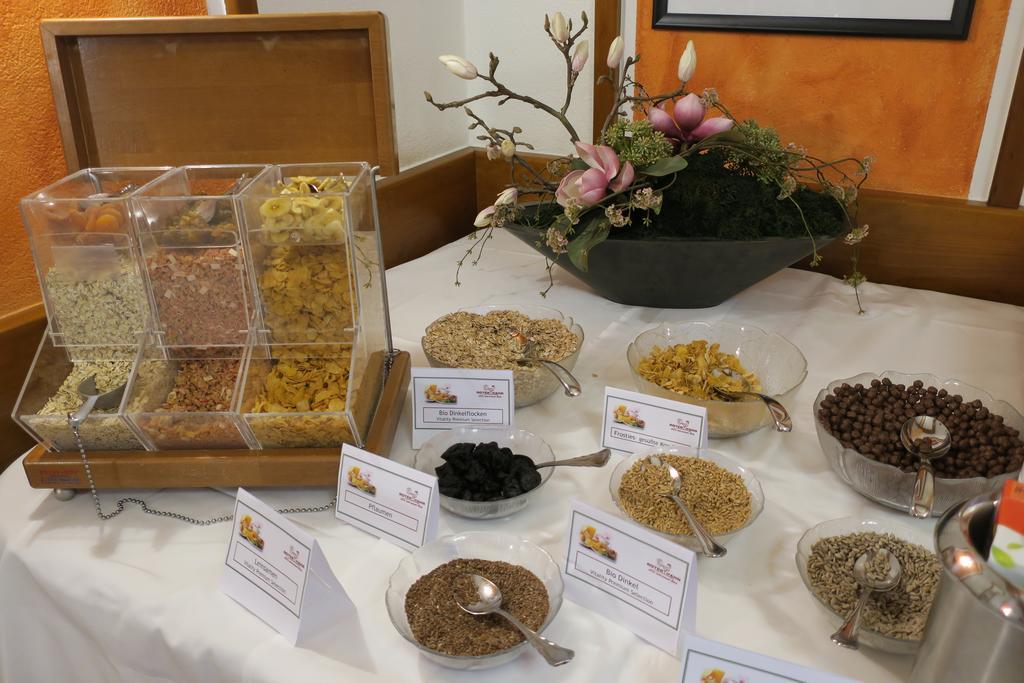 Hotel Restaurant Boeck "Roter Hahn" Ζανκτ Πέλτεν Εξωτερικό φωτογραφία